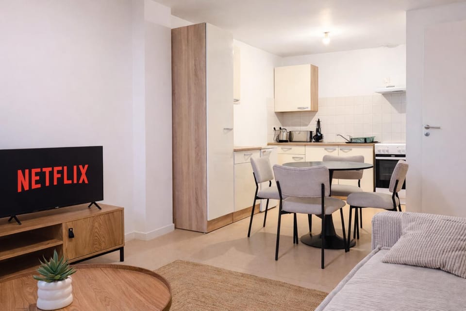 Kitchen or kitchenette, Living room, Dining area