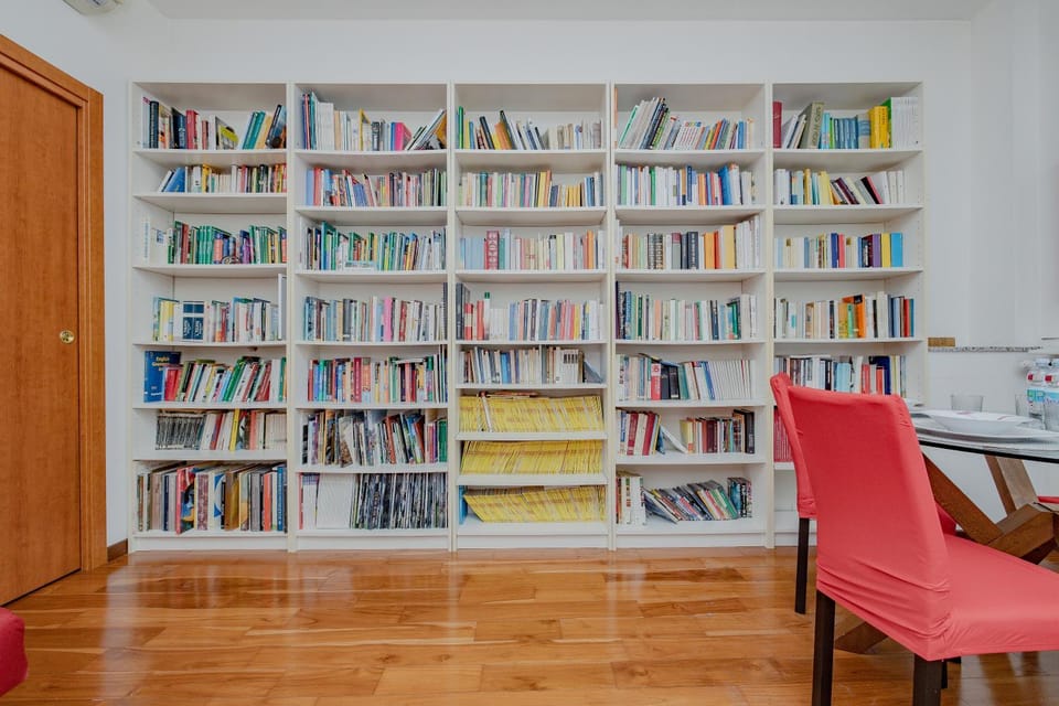 Stylish Apartment near Duomo, Near Metro, Balcony Apartment in Milan