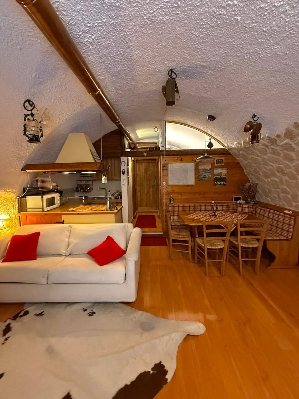Kitchen or kitchenette, Living room, Dining area