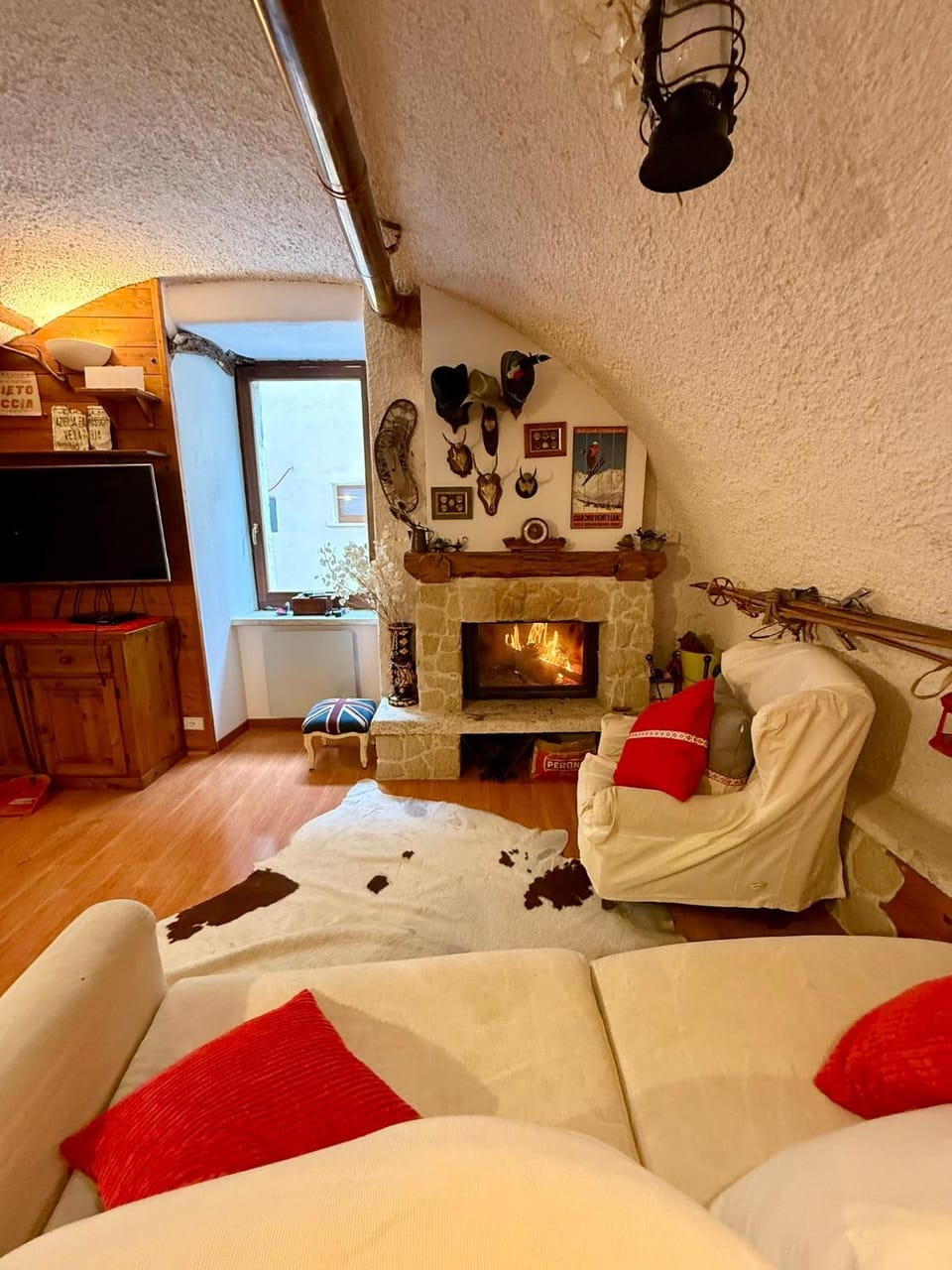 TV and multimedia, Living room, fireplace