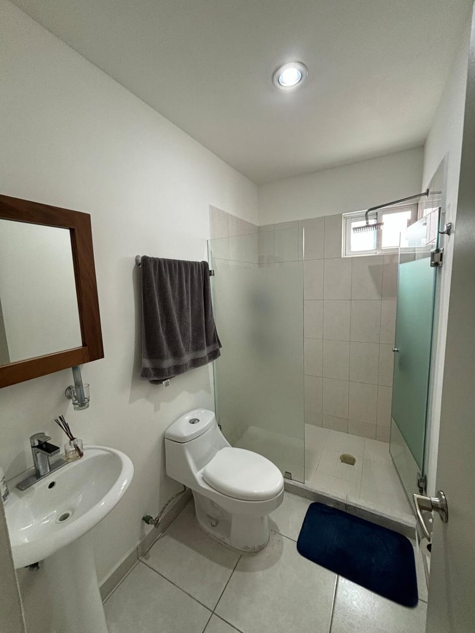 Shower, Bathroom, towels