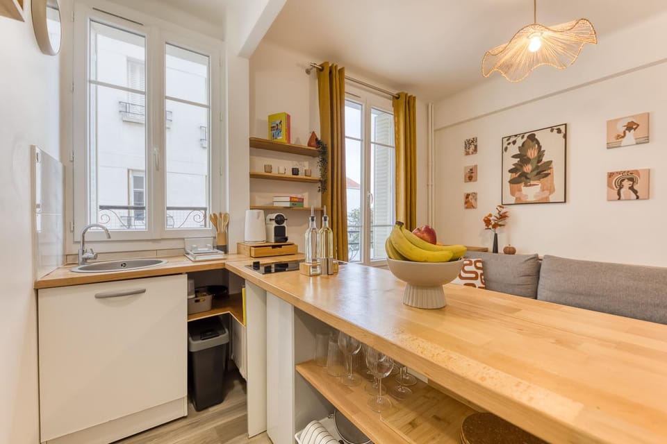 Kitchen or kitchenette, Living room, Seating area, Dining area, minibar, stove