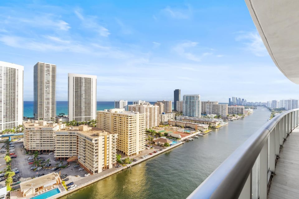 Property building, Day, View (from property/room), Balcony/Terrace, City view, River view, Sea view