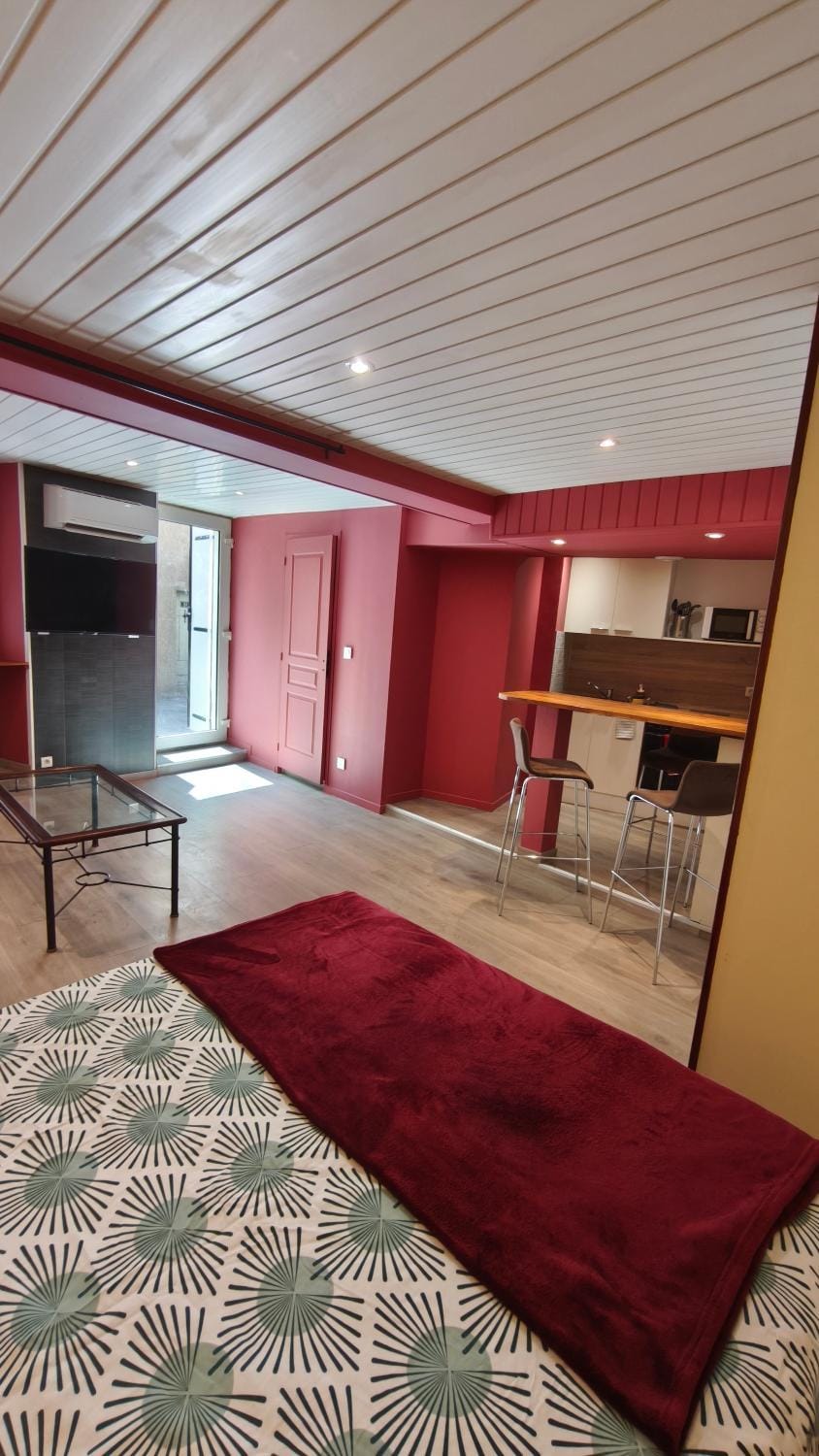 TV and multimedia, Kitchen or kitchenette, Living room, Seating area