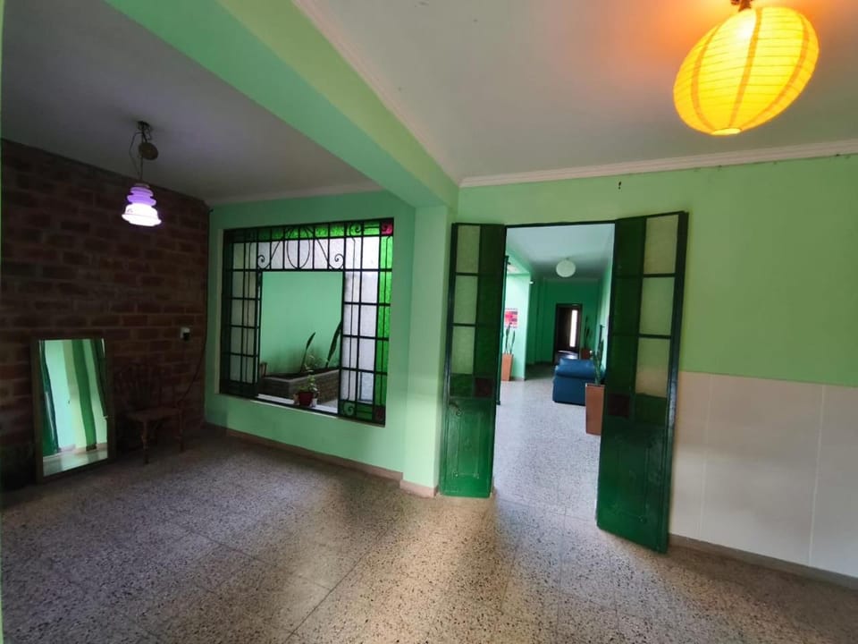 Lo de Miguel - Casa grande con estacionamiento privado Bed and Breakfast in Santa Fe