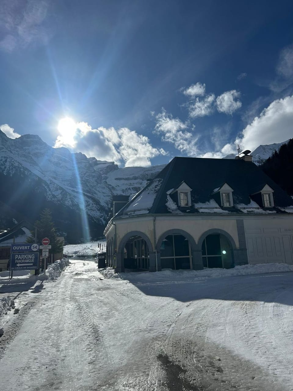 Property building, Nearby landmark, Natural landscape, Winter, Mountain view