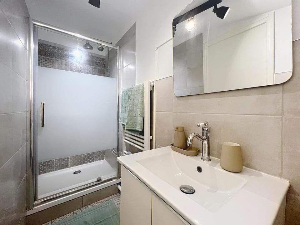 Cozy apartment Oullins metro B 100 m Apartment in Lyon