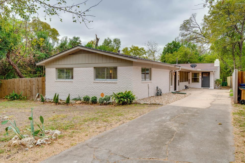 Walk to Campus: Creekside Austin Duplex! House in Austin