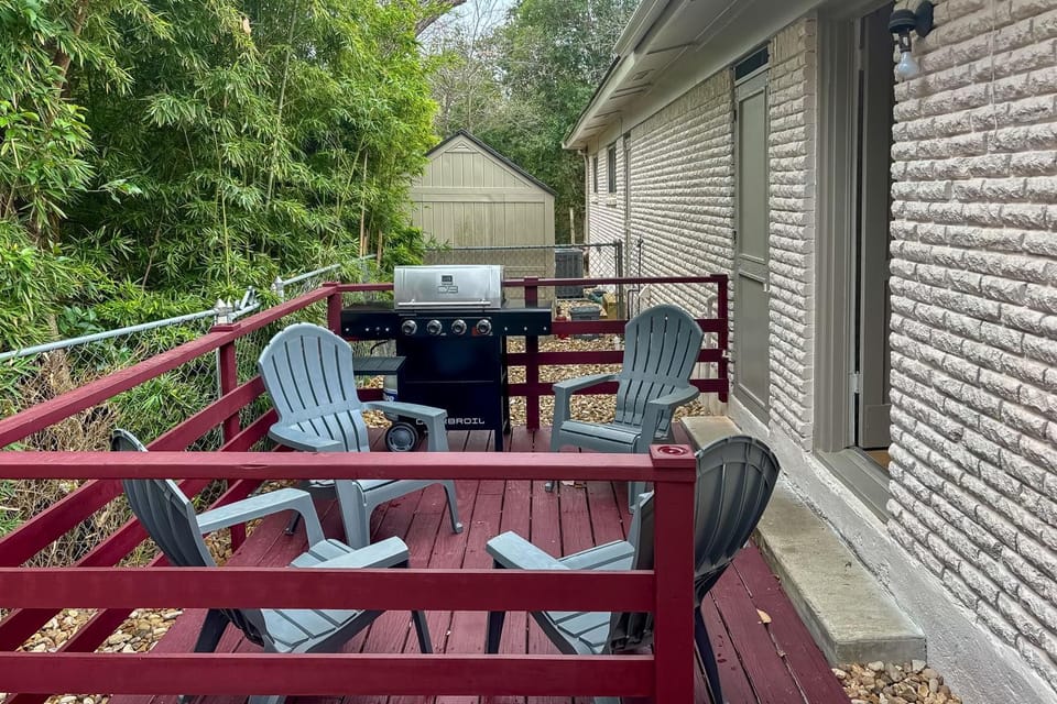 Walk to Campus: Creekside Austin Duplex! House in Austin