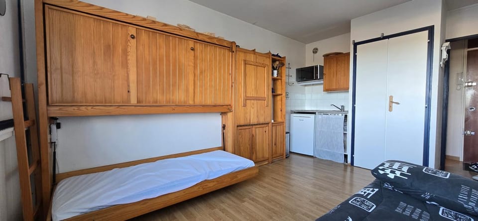 Bed, Living room, kitchen