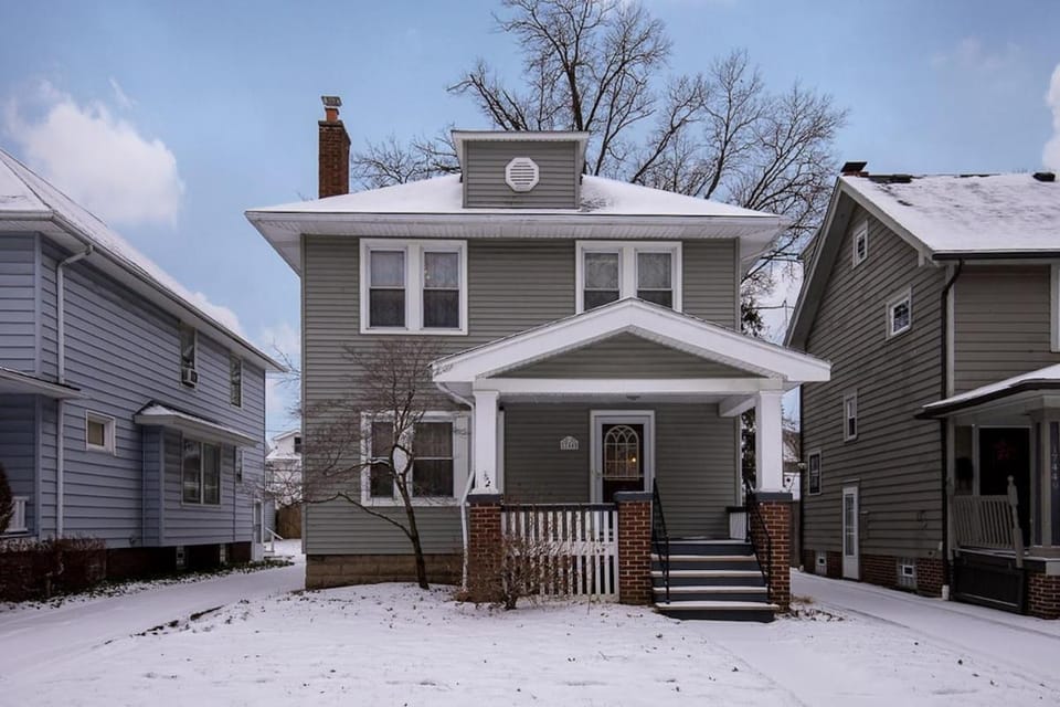 Charming Renovated Home in Lakewood House in Lakewood