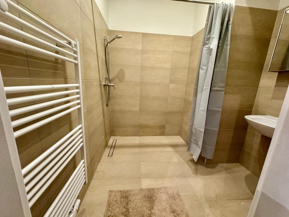 Stylish Cosy 2 Bedroom Apartment with Free Parking Apartment in Vienna