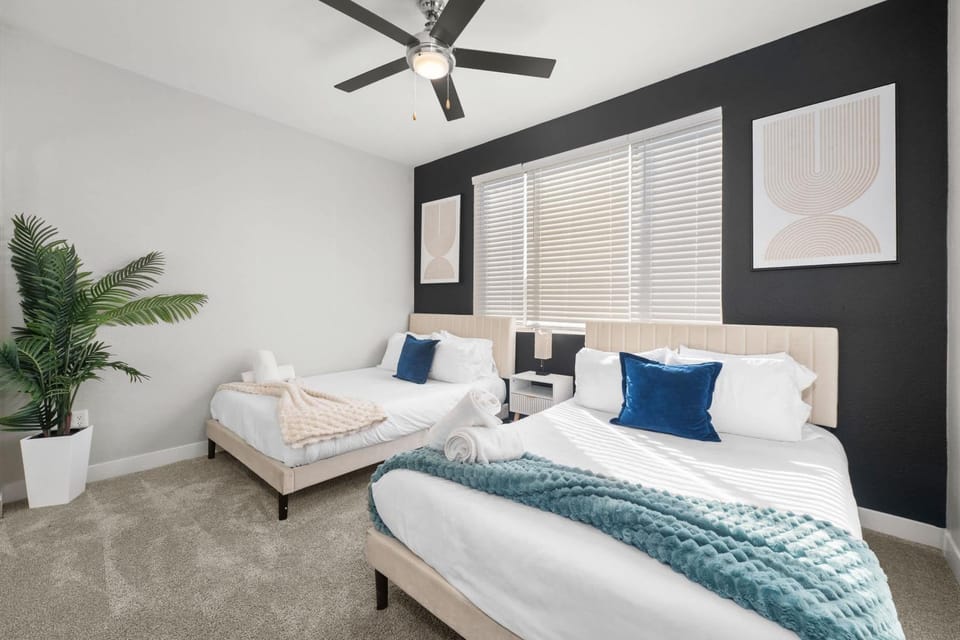 2BR Getaway near Thompson Peak with Pool & Parking Apartment in Scottsdale