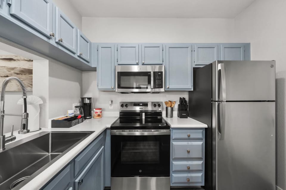 2BR Getaway near Thompson Peak with Pool & Parking Apartment in Scottsdale