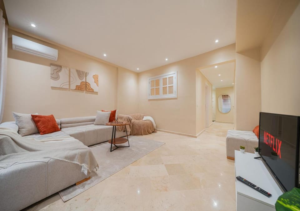 TV and multimedia, Living room, Photo of the whole room, Seating area