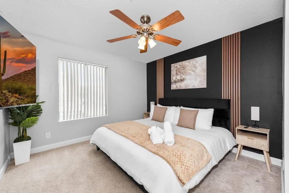 Modern Tempe 2BR Stay for 7 Pools Fitness Center & Pet-Friendly Apartment in Tempe