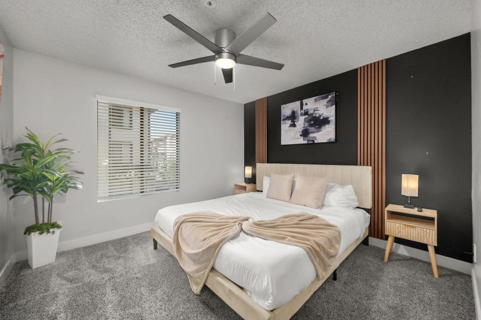 Comfortable ASU-Area 2BR with Pool Outdoor Grills & WiFi Apartment in Tempe