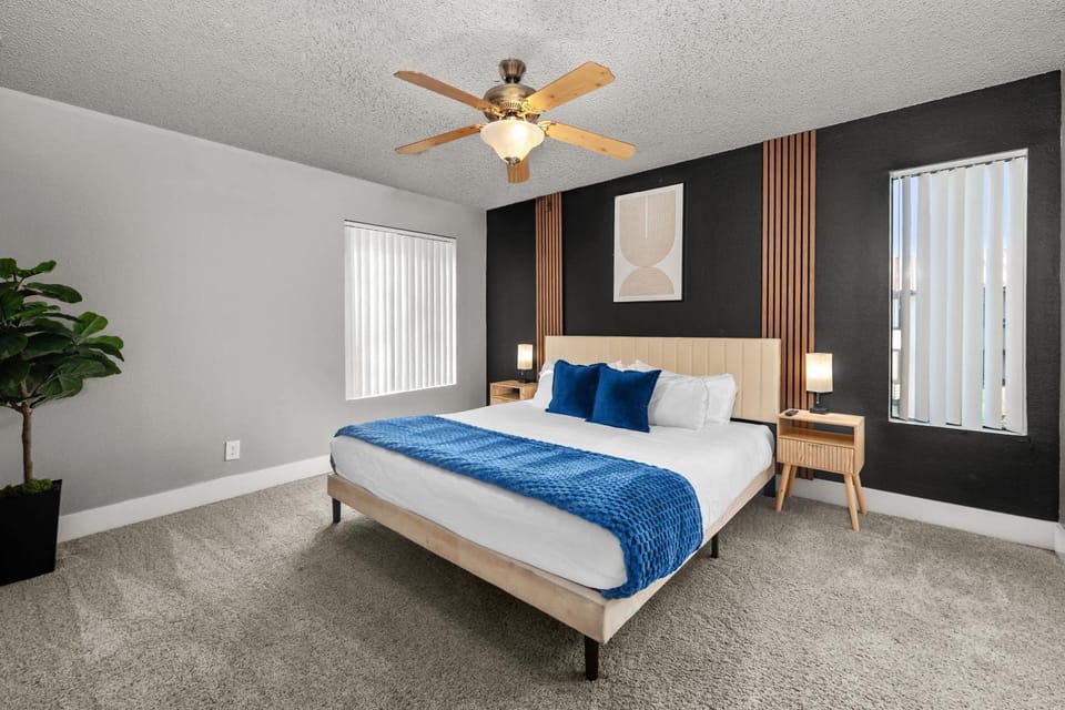 Tempe 2BR Hideaway Near ASU Pool Access Pet-Friendly & Parking Apartment in Tempe