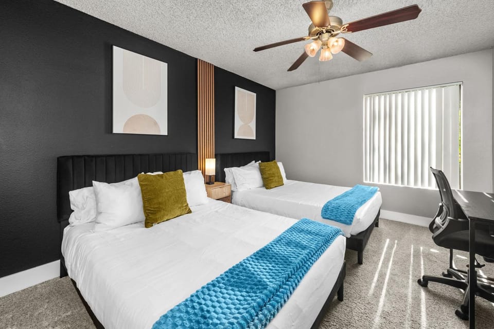 Tempe 2BR Hideaway Near ASU Pool Access Pet-Friendly & Parking Apartment in Tempe