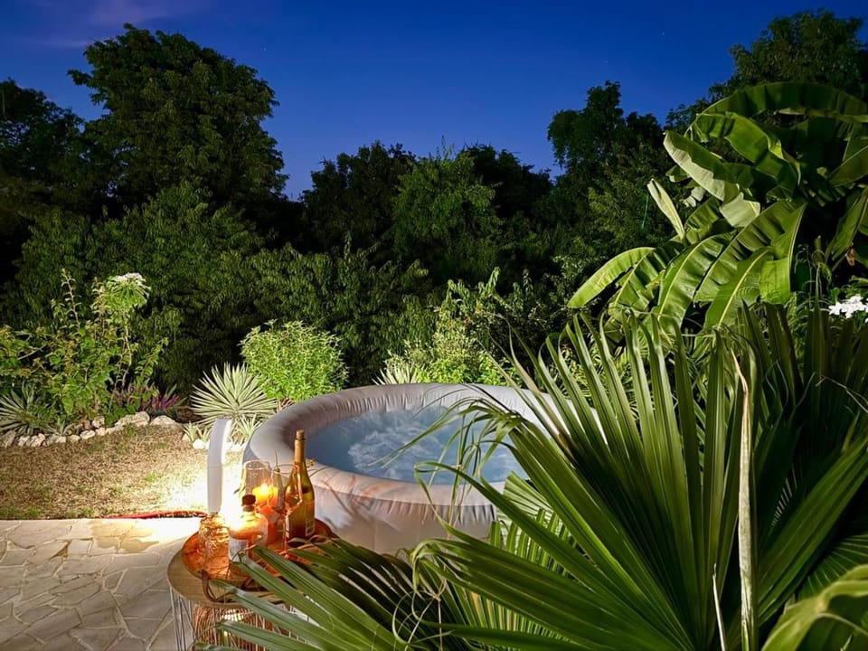 Bungalow à Petit Havre avec jacuzzi et double terrasse Apartment in Le Gosier