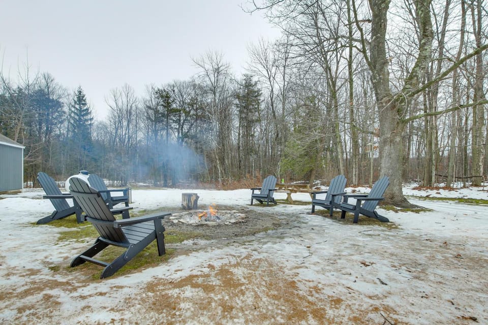 3 Mi to Sister Bay Beach: Family Home w/ Yard House in Door County