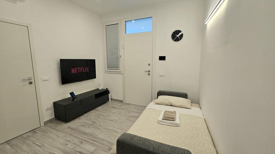 Smart House - Appartamento moderno a Prato con ingresso indipendente, 25min da Firenze Apartment in Prato