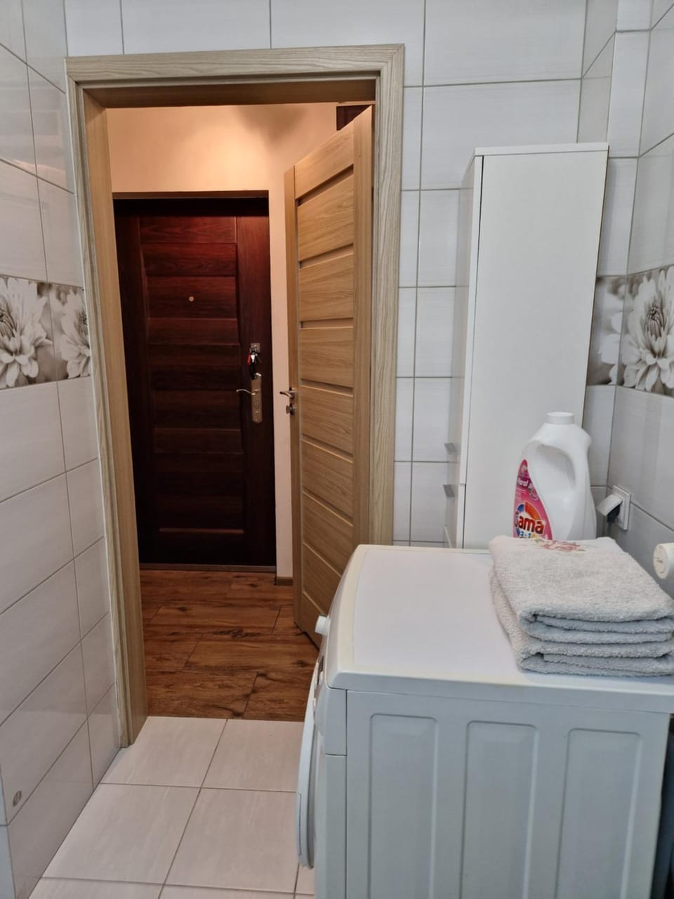 Bathroom, towels