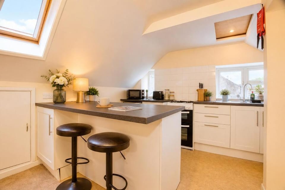 2 BR 3 Bed - Apartment- Long stays welcome - Close to Hinkley - Free private parking Apartment in Taunton Deane