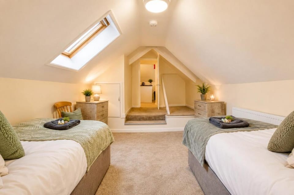 2 BR 3 Bed - Apartment- Long stays welcome - Close to Hinkley - Free private parking Apartment in Taunton Deane