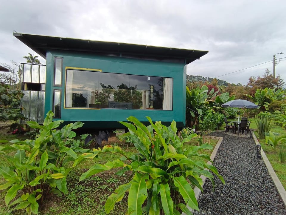 Espectacular Cabaña en vidrio Campground/ 
RV Resort in Risaralda