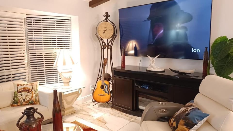 TV and multimedia, Living room, fireplace
