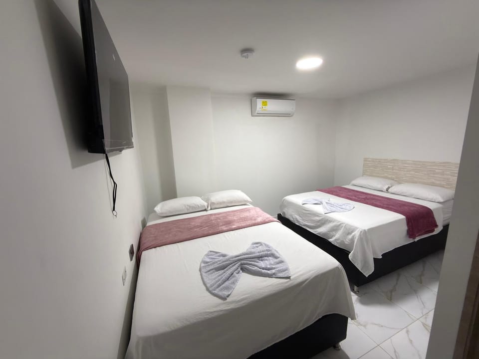 TV and multimedia, Photo of the whole room, Bedroom