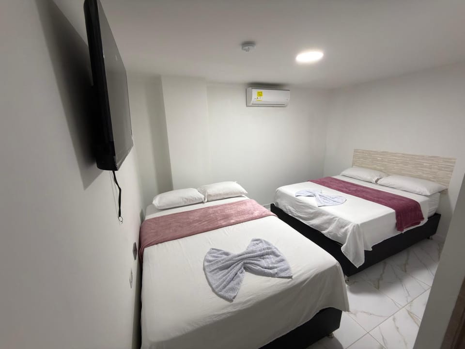 Bed, TV and multimedia, Bedroom