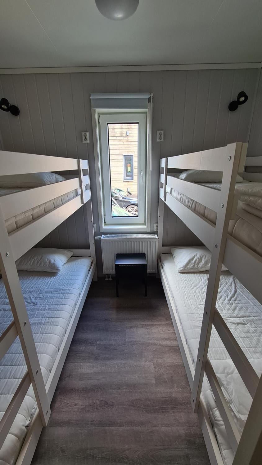 Bedroom, bunk bed