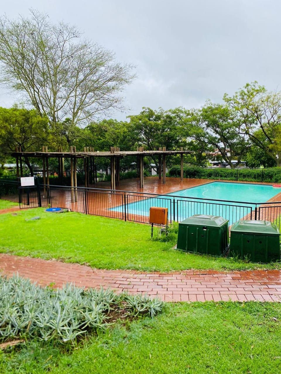 Peaceful attractive home in nature Apartment in Roodepoort