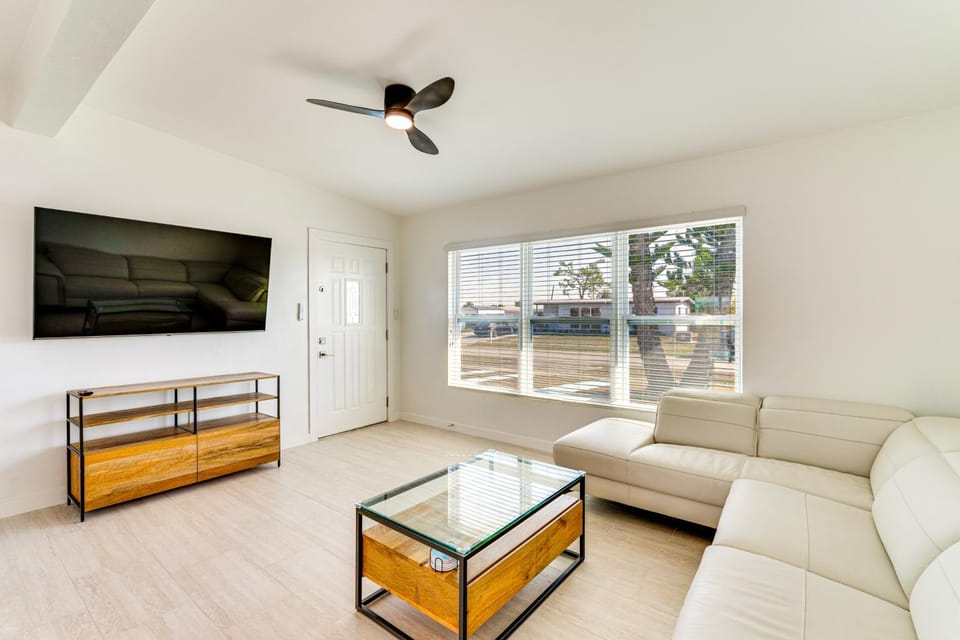 4 Mi to Beach! Sleek Getaway in Port Charlotte House in Port Charlotte