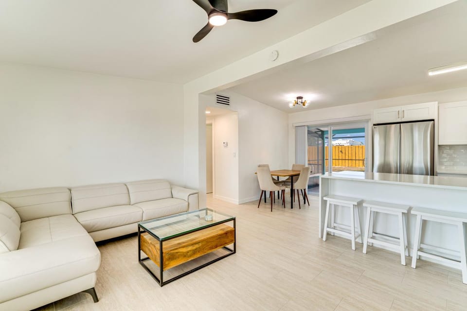 4 Mi to Beach! Sleek Getaway in Port Charlotte House in Port Charlotte
