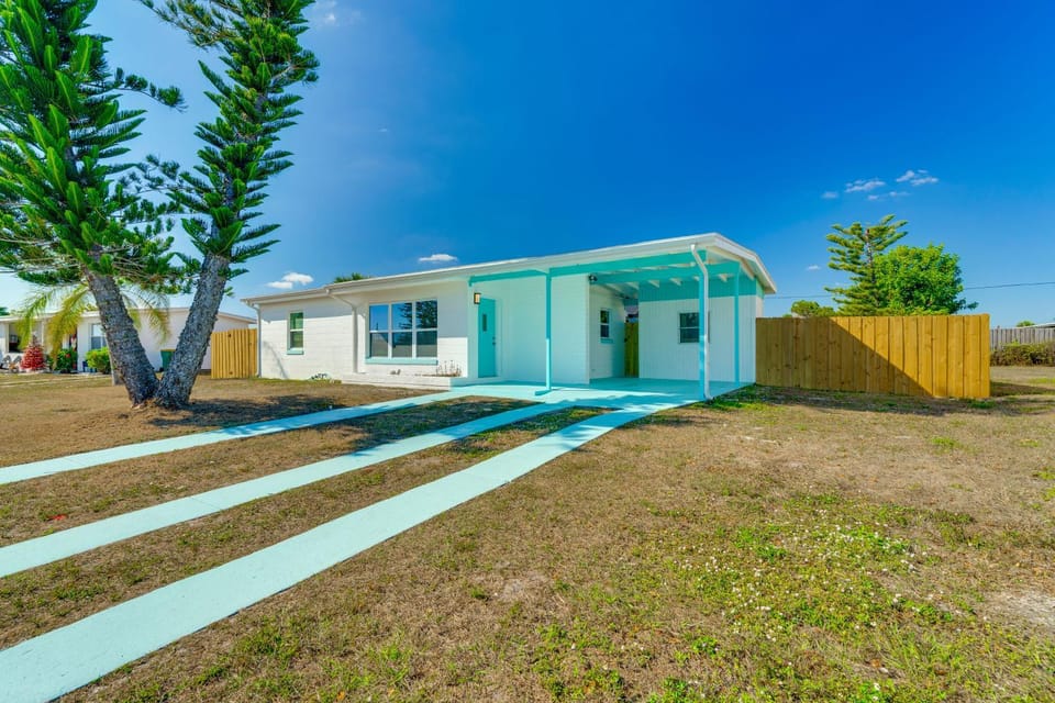 4 Mi to Beach! Sleek Getaway in Port Charlotte House in Port Charlotte