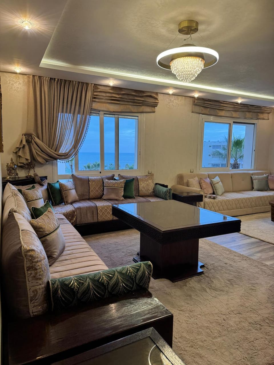 Living room, Seating area