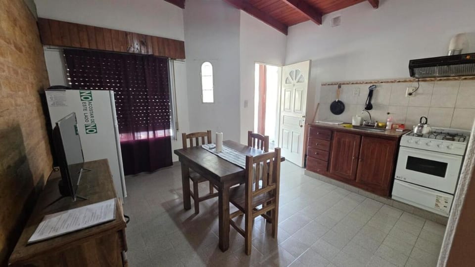 Cabaña centrica con camas individuales a 100m de la ruta Apartment in La Pampa Province, Argentina