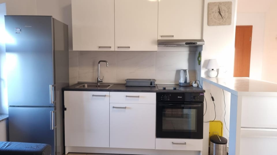 Kitchen or kitchenette, oven, stove