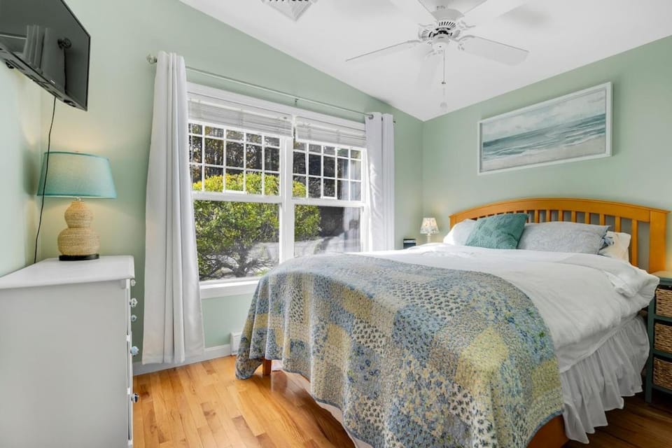Beach Gear Included! Updated 2BR Cottage and Pool House in Wells