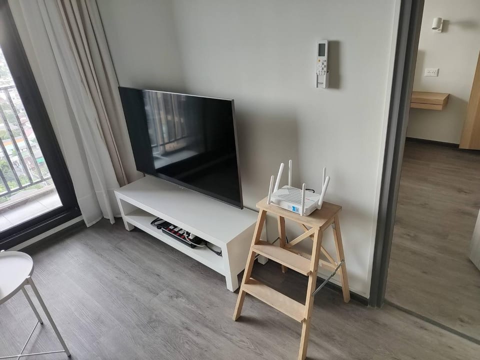Apartment in Thon Buri 0 meter From BTS station Apartment in Bangkok