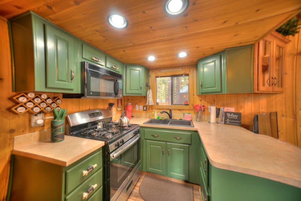 Cabin - Full Kitchen - pet friendly - TV Cabin in South Lake Tahoe