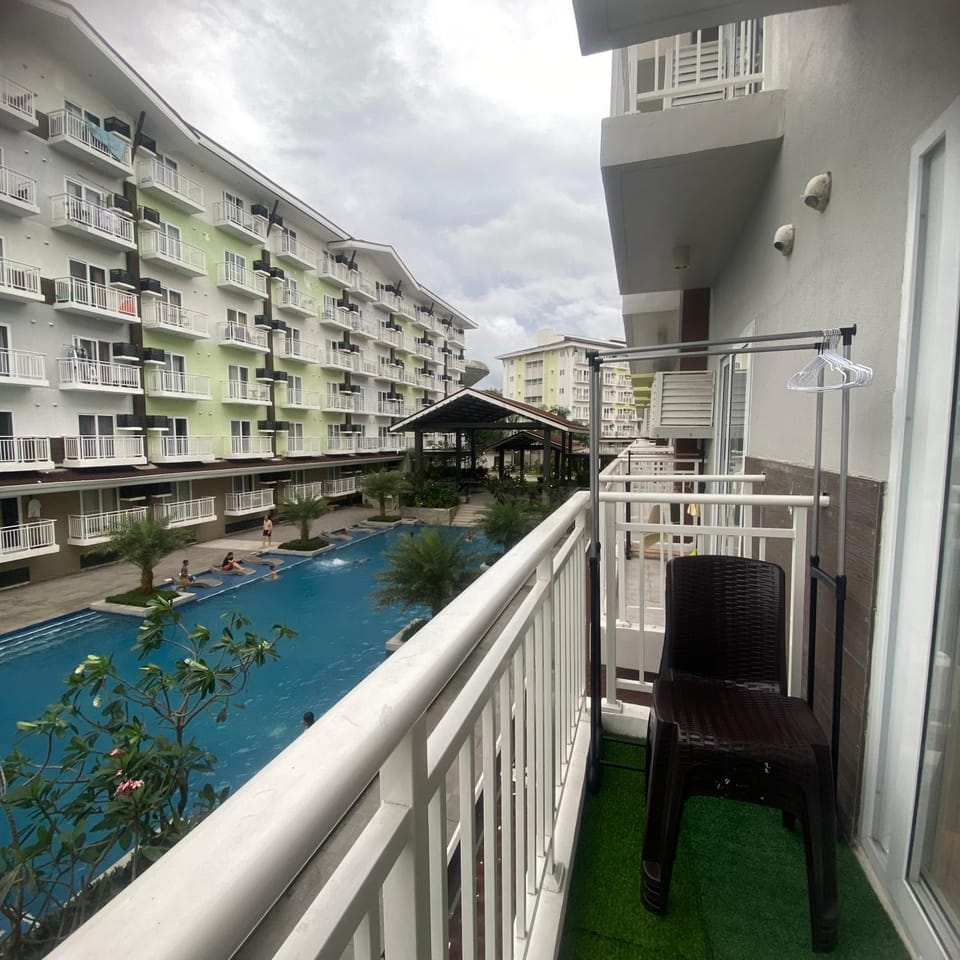 Amani by Hernz l With Balcony l Pool View l Rentals l Staycations l Airport Apartment hotel in Lapu-Lapu City