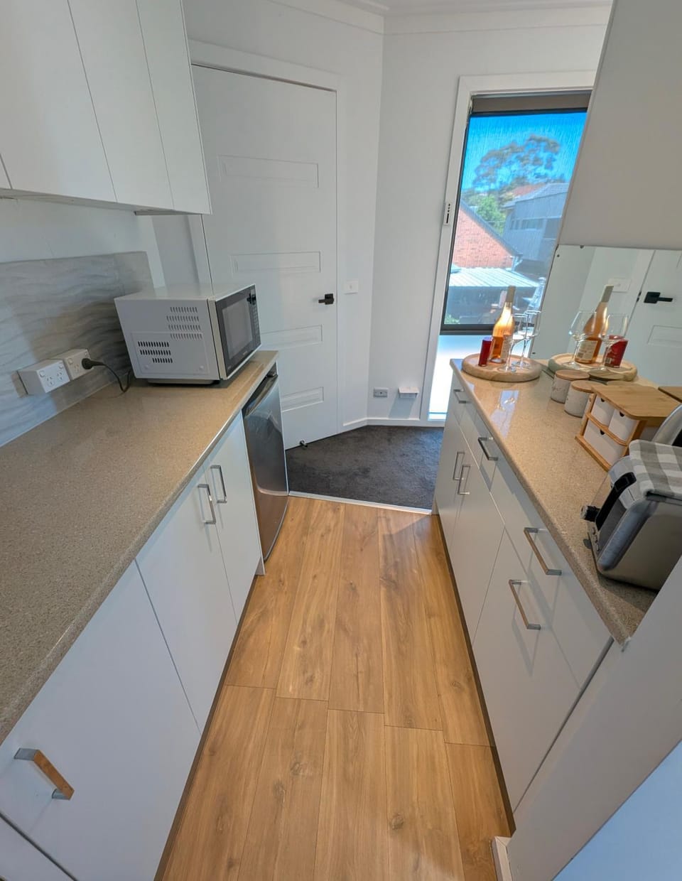 Coffee/tea facilities, Kitchen or kitchenette, microwave, toaster