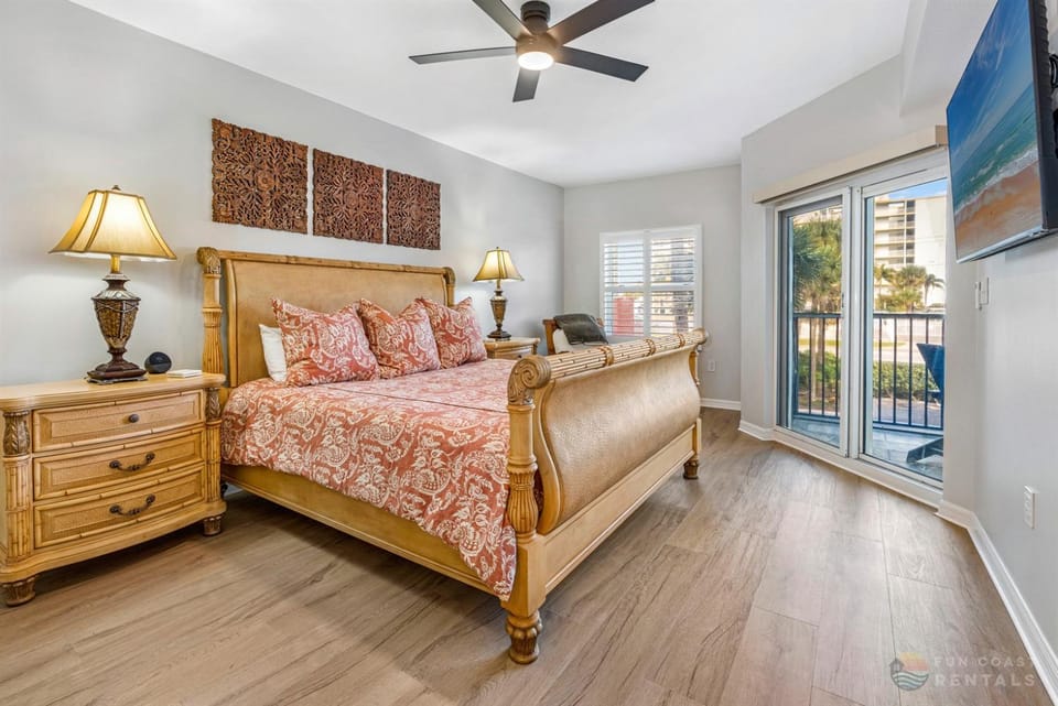 Oceanwalk Condo with Pool, Hot Tub, Tennis & Trails! Walk to no-drive beach! Apartment in Florida