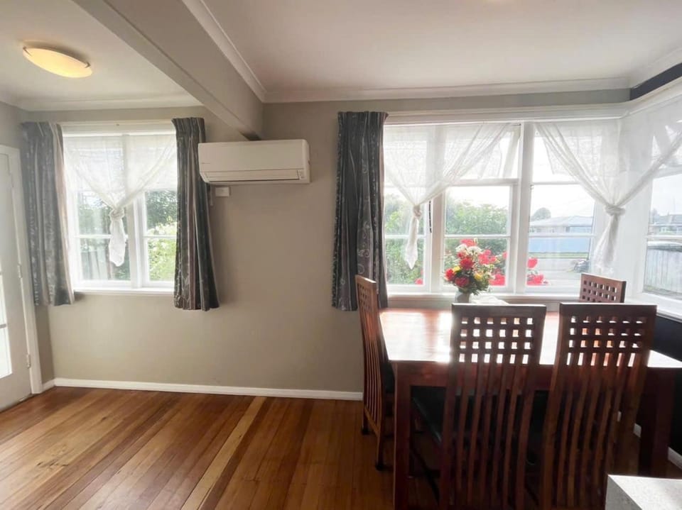 Kitchen or kitchenette, Dining area, Garden view, Dinner, heating, internet, air conditioner