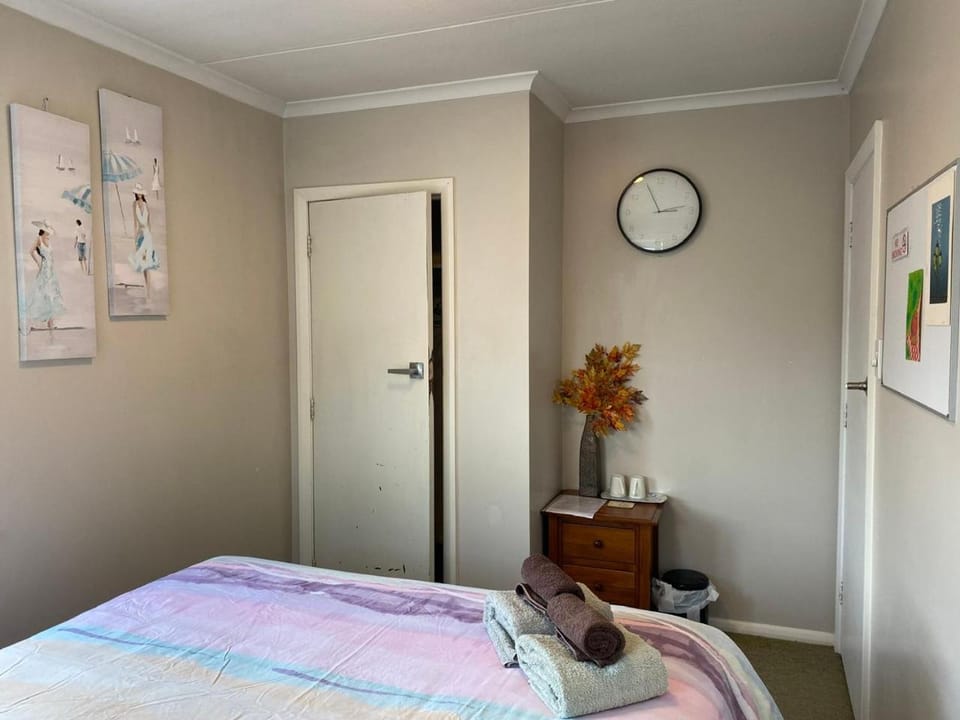 Bed, Bedroom, internet, towels, wardrobe