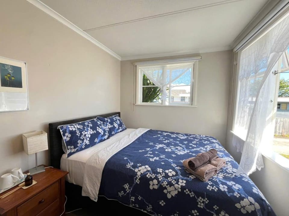 Bed, Bedroom, internet, towels, wardrobe